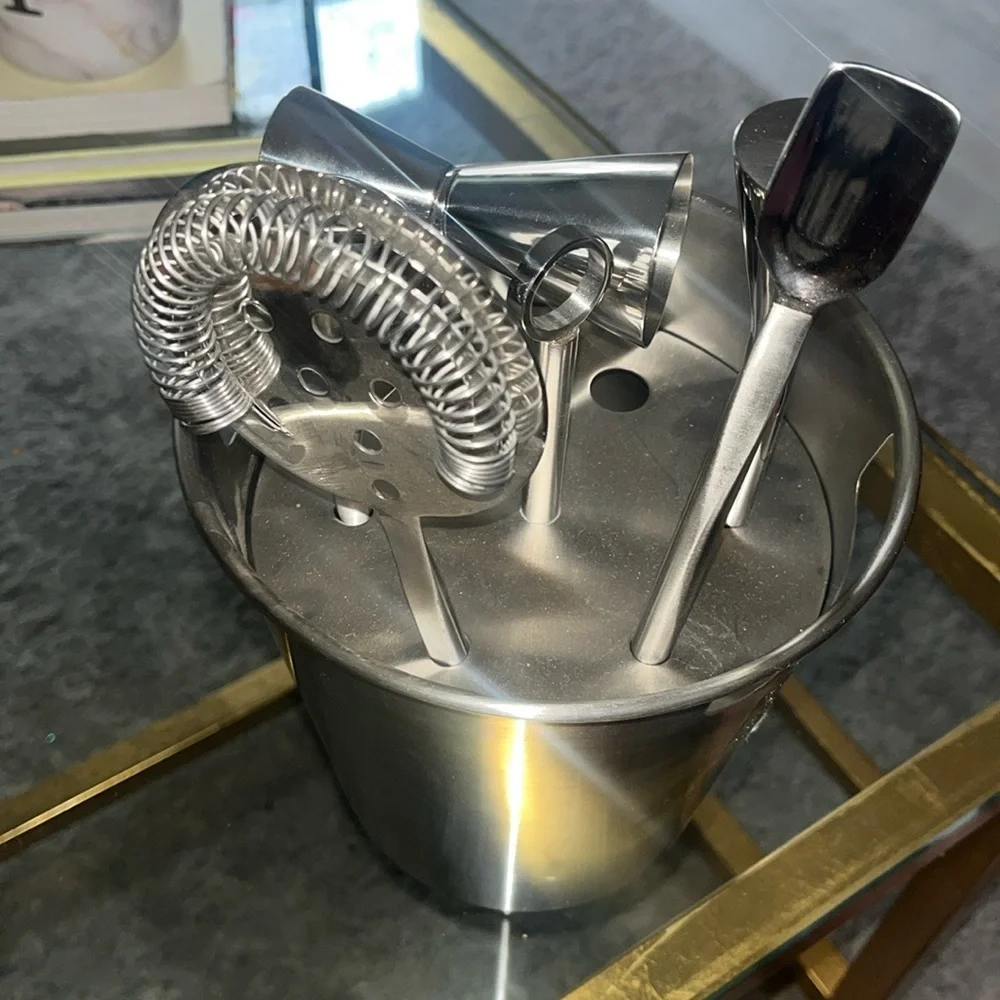 NWT Bar Tool Set Silver.pictures for demonstration purposes, model pics!